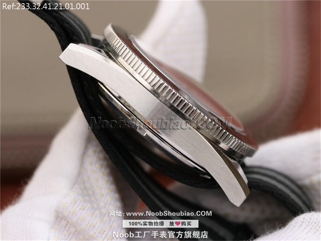 Omega 欧米茄 seamaster 海马 233.32.41.21.01.001 “幽灵党” 007限量版腕表