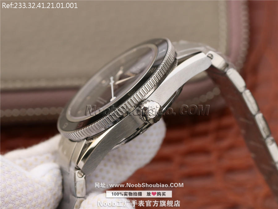 Omega 欧米茄 seamaster 海马  233.30.41.21.01.001 “幽灵党”