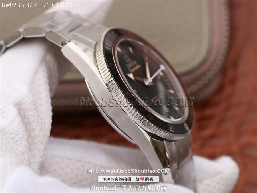 Omega 欧米茄 seamaster 海马  233.30.41.21.01.001 “幽灵党”