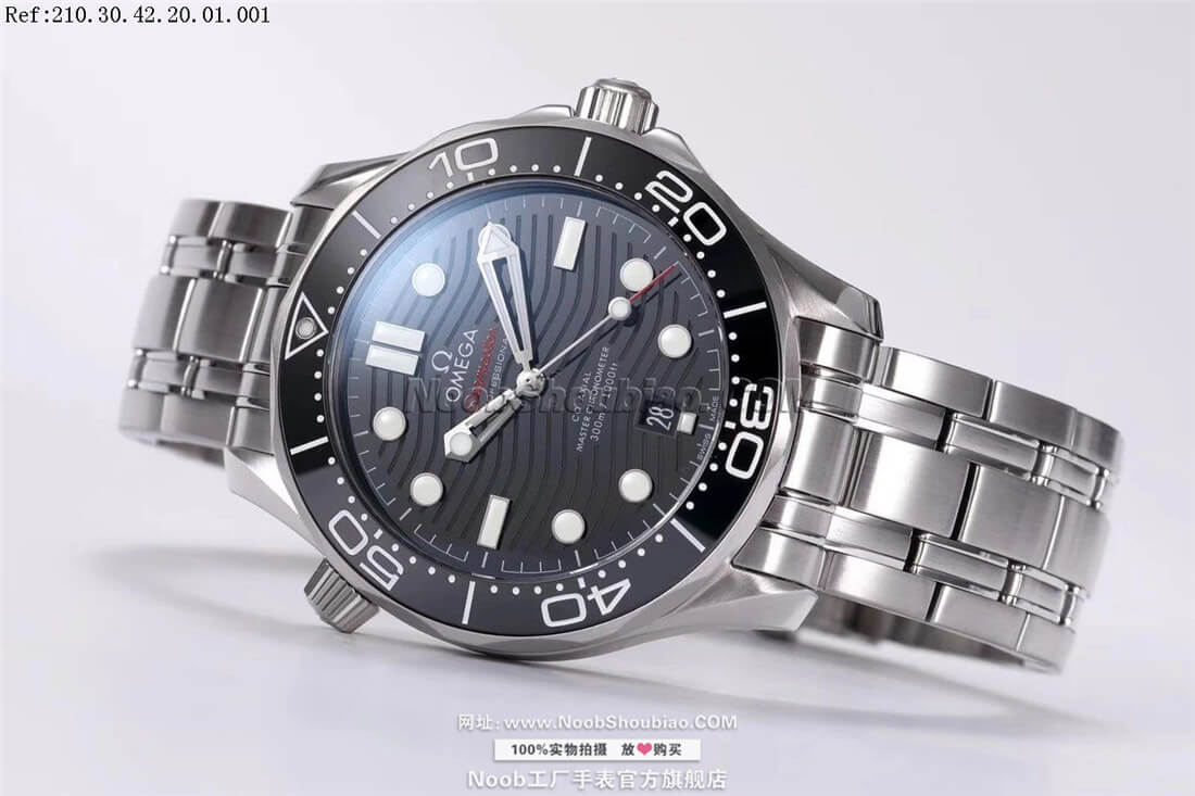Omega 欧米茄 Seamaster 海马系列 Diver 300m 300米潜水表 同轴•至臻天文台 210.30.42.20.01.001