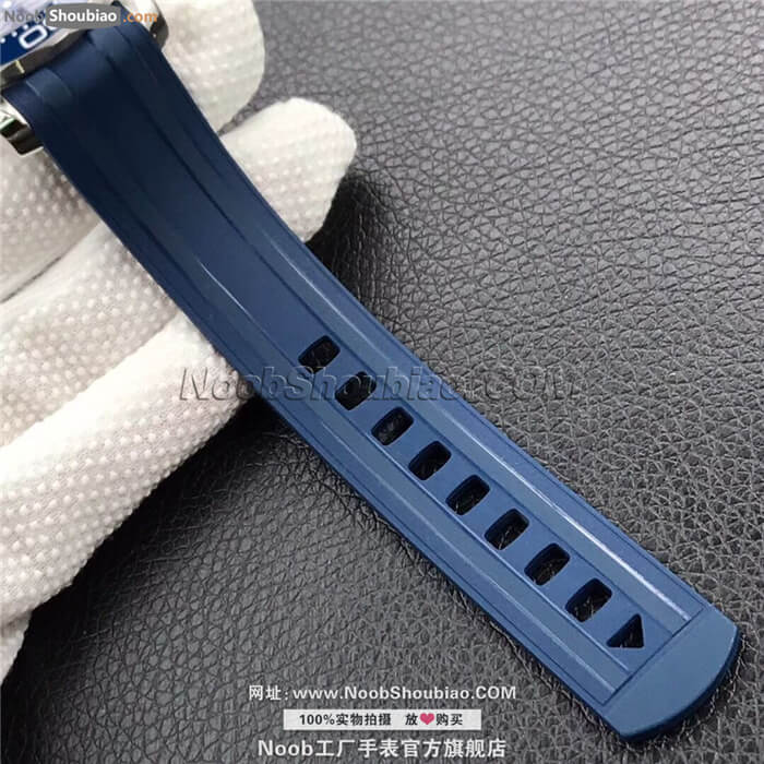 Omega 欧米茄 Seamaster 海马系列 Diver 300m 300米潜水表 同轴•至臻天文台 210.32.42.20.03.001