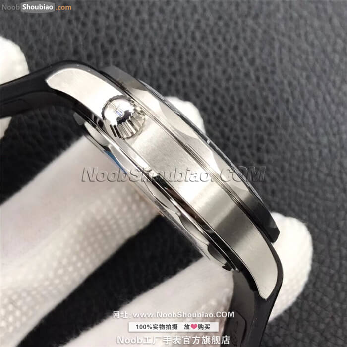 Omega 欧米茄 Seamaster 海马系列 Diver 300m 300米潜水表 同轴•至臻天文台 210.32.42.20.01.001