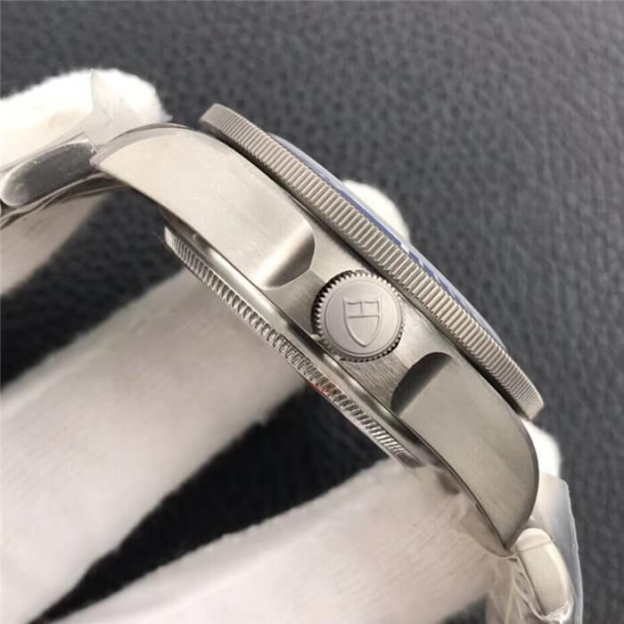 帝舵 领潜型系列 M25600TN-0001