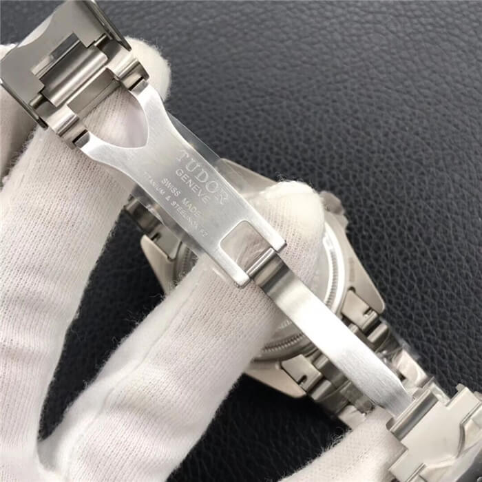 帝舵 领潜型系列 M25600TN-0001