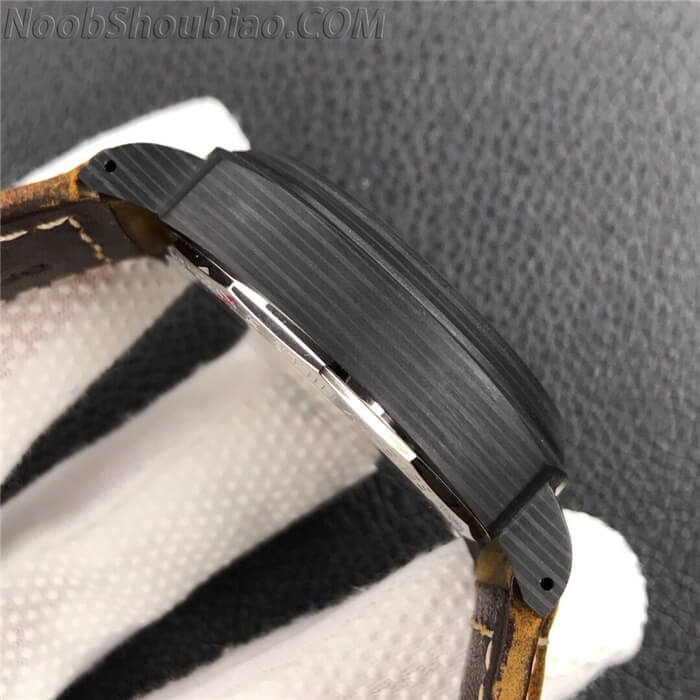 沛纳海 PAM360 