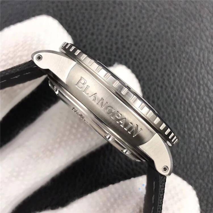 宝珀 五十噚系列 NAGEURS DE COMBAT AUTOMATIQUE系列 5015E-1130-B52A