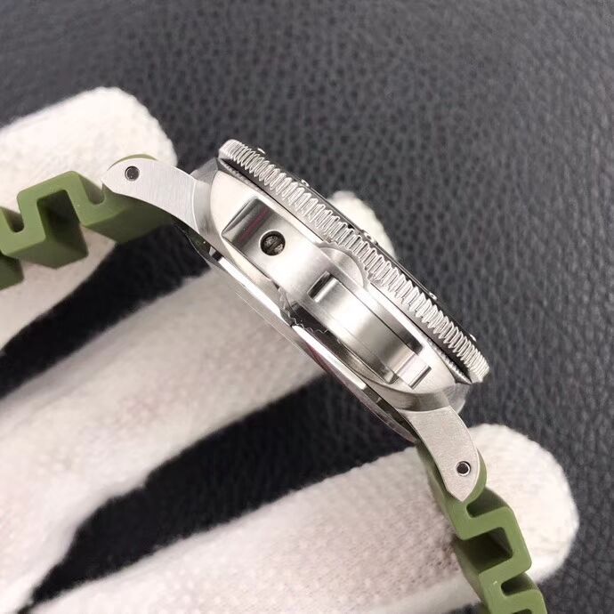 沛纳海 SUBMERSIBLE 潜行系列 PAM01055