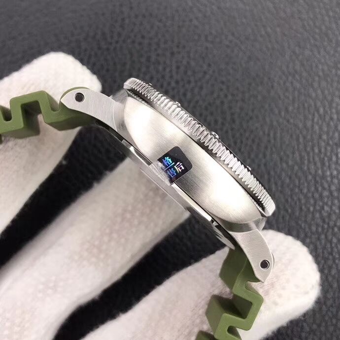 沛纳海 SUBMERSIBLE 潜行系列 PAM01055