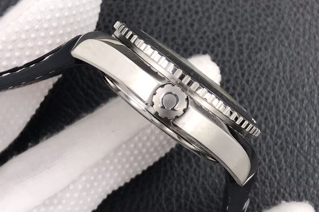 欧米茄 SEAMASTER 600M 海马600米 39.5mm 215.33.40.20.01.001 