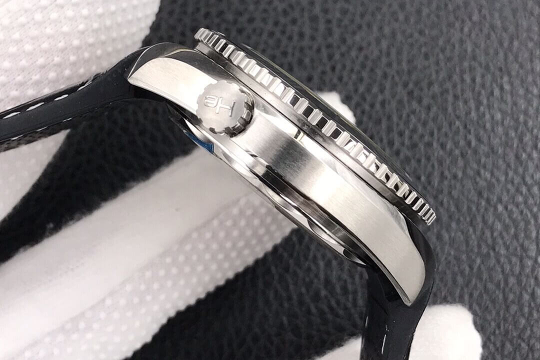 欧米茄 SEAMASTER 600M 海马600米 39.5mm 215.33.40.20.01.001 