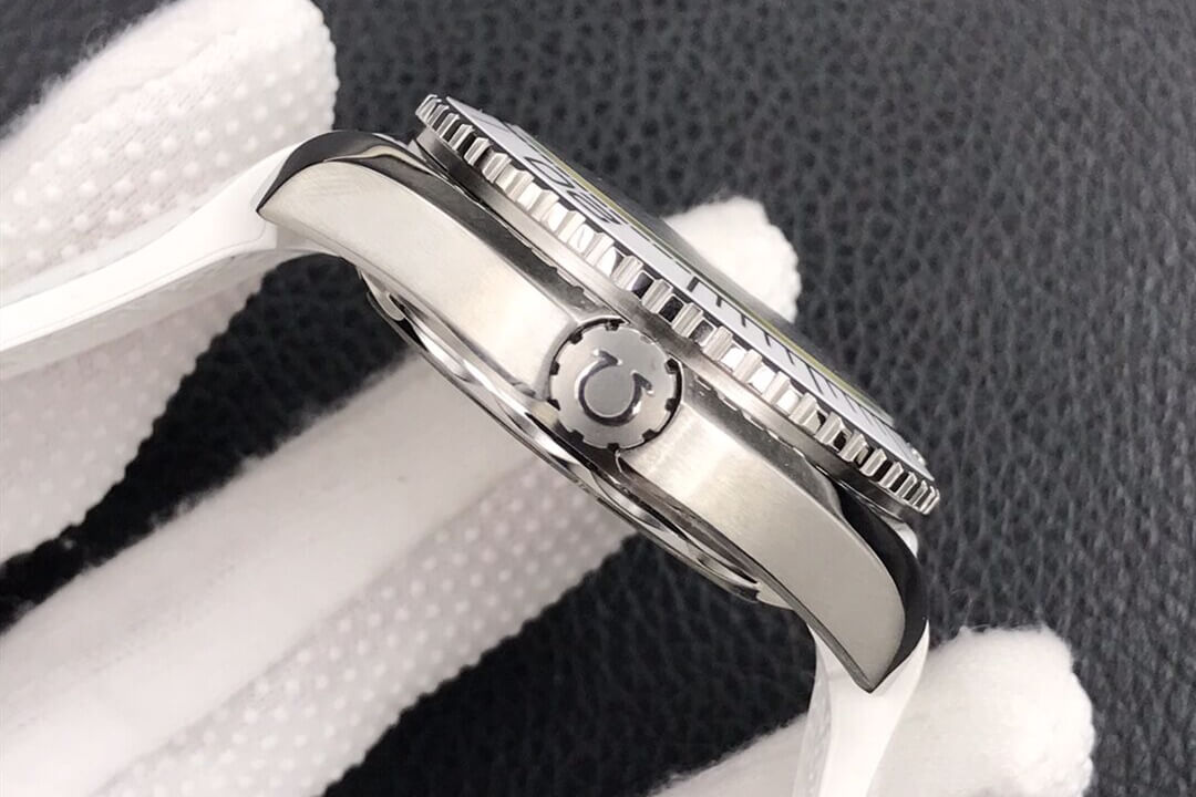 欧米茄 SEAMASTER 600M 海马600米 39.5mm 215.33.40.20.04.001
