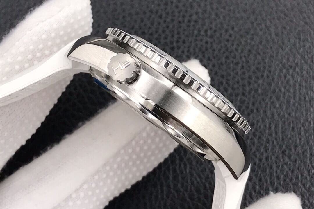 欧米茄 SEAMASTER 600M 海马600米 39.5mm 215.33.40.20.04.001