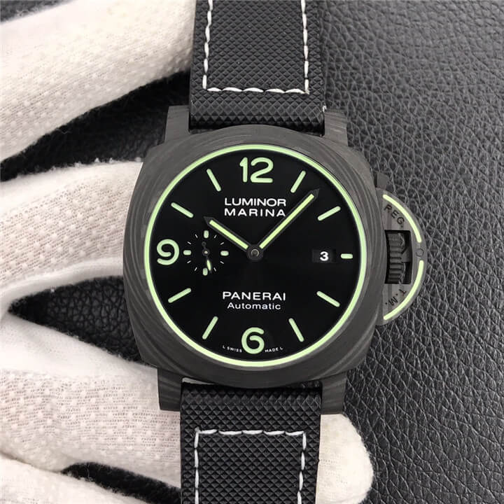 沛纳海 Panerai LUMINOR 庐米诺 MARINA CARBOTECH PAM01118