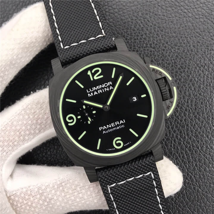 沛纳海 Panerai LUMINOR 庐米诺 MARINA CARBOTECH PAM01118