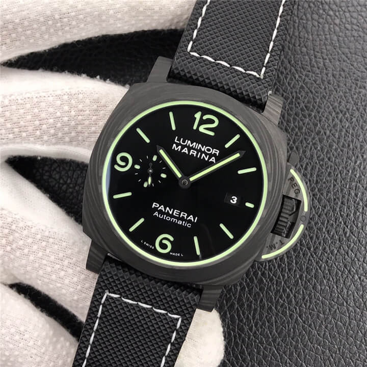 沛纳海 Panerai LUMINOR 庐米诺 MARINA CARBOTECH PAM01118