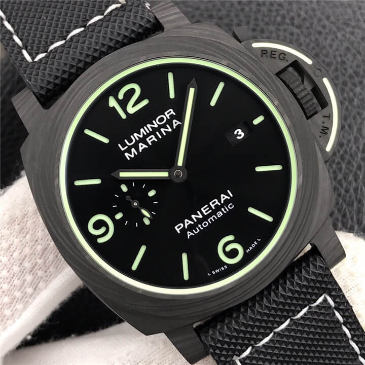 沛纳海 Panerai LUMINOR 庐米诺 MARINA CARBOTECH PAM01118