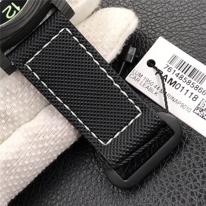 沛纳海 Panerai LUMINOR 庐米诺 MARINA CARBOTECH PAM01118