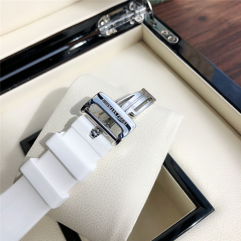爱彼皇家橡树离岸型系列26231ST.ZZ.D010CA.01腕表